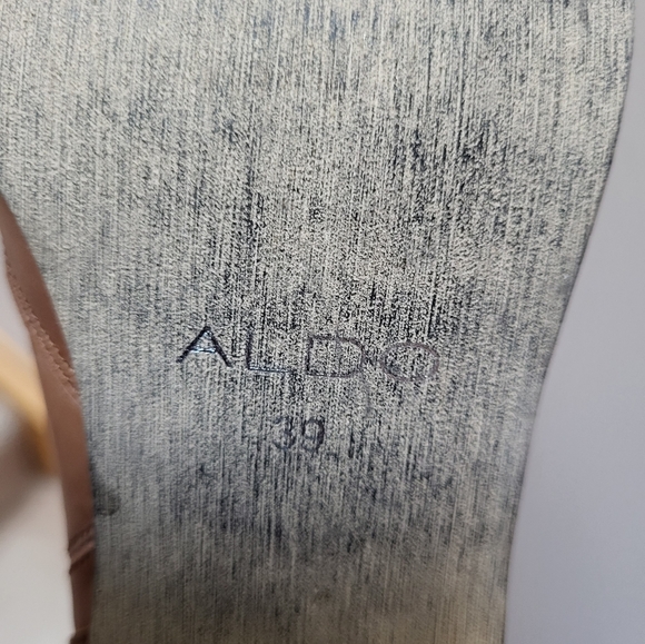 BRAND NEW TAN LEATHER BOOTS! - Picture 7 of 9